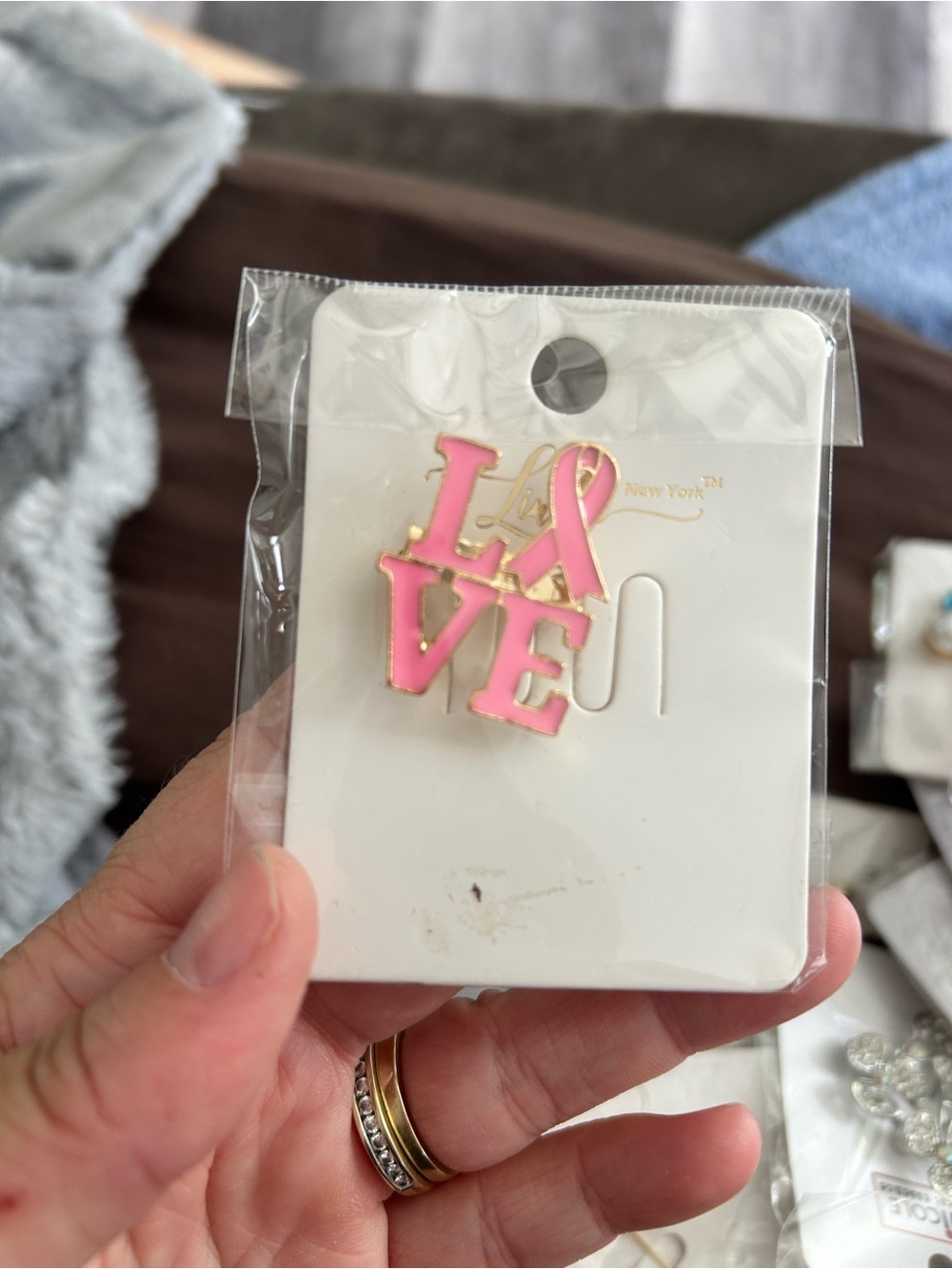 🔥$2 Pink 'LOVE' Enamel Pin brooch